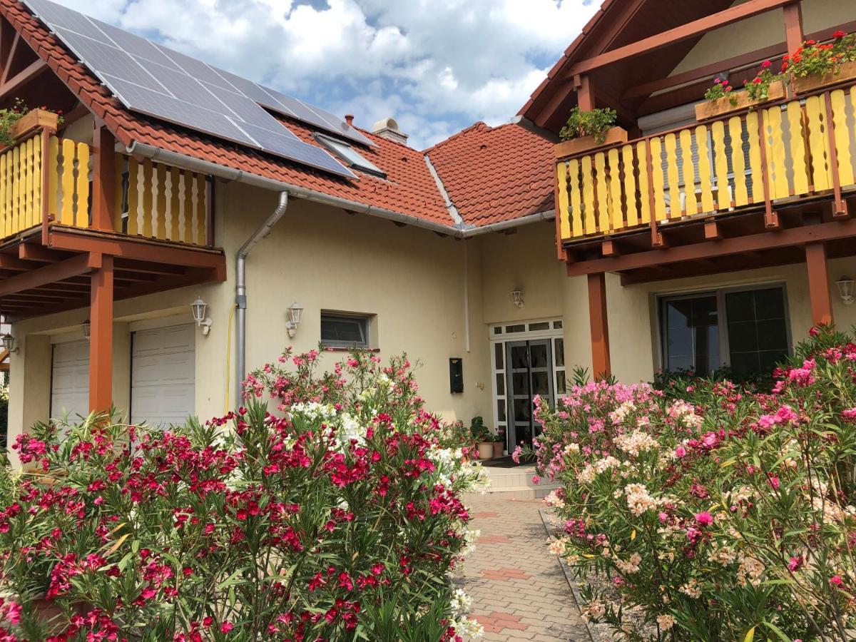 Hotel Haus Marika Siófok Zewnętrze zdjęcie