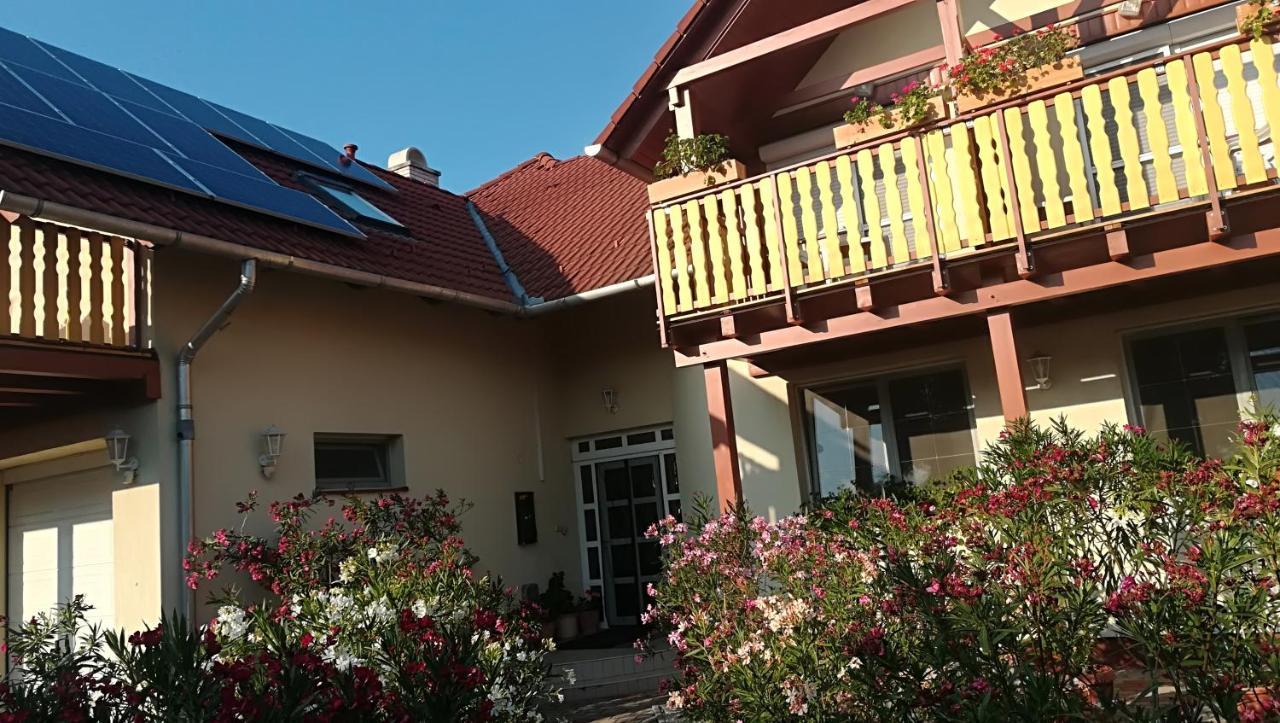 Hotel Haus Marika Siófok Zewnętrze zdjęcie